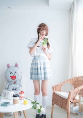 二龙湖爱情故事2免费看_十万网红美女美酱